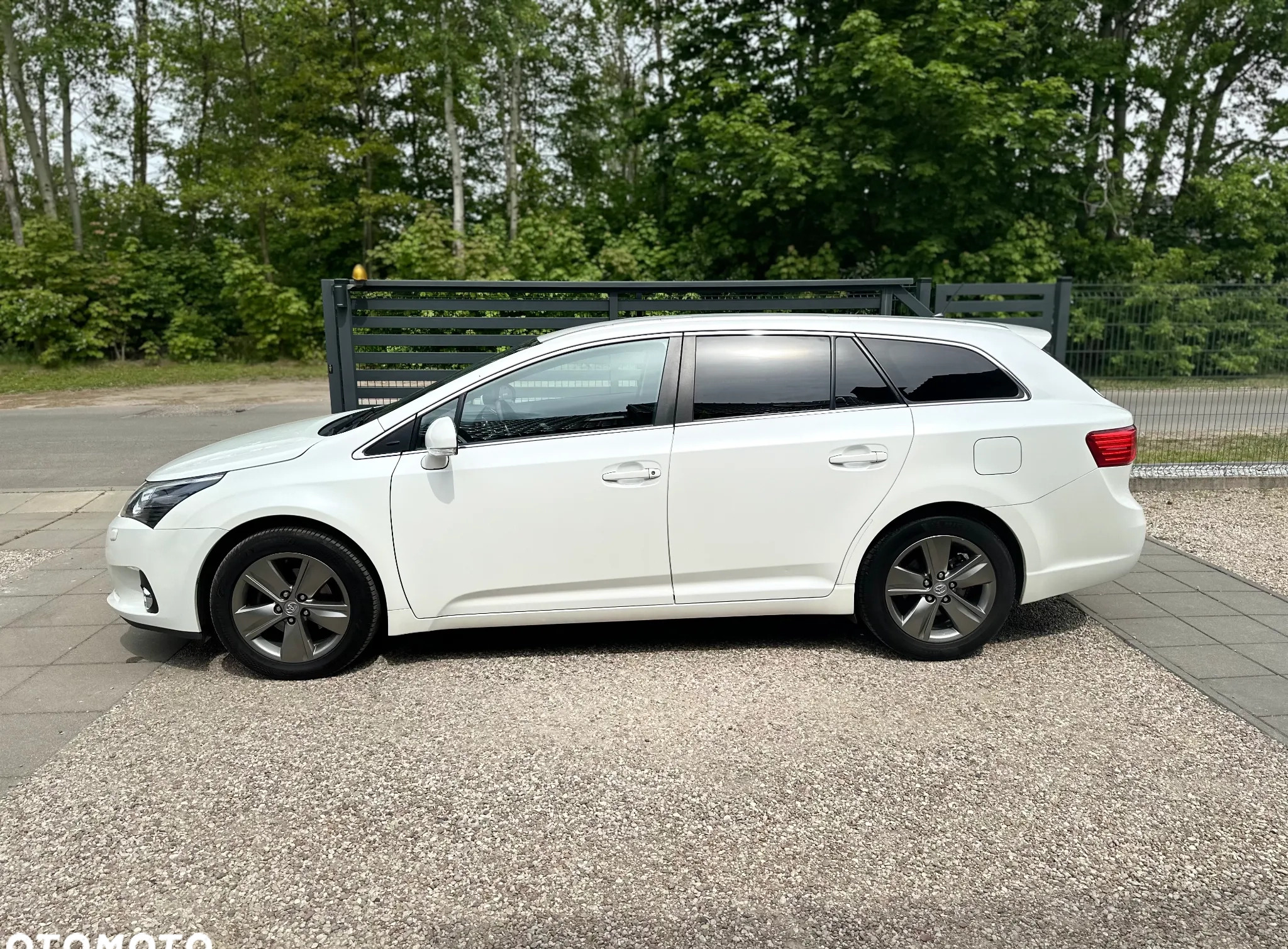 Toyota Avensis cena 48900 przebieg: 183500, rok produkcji 2014 z Góra małe 529